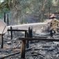 Kondisi rumah panggung habis terbakar (Foto : Zonamu/Damkar)