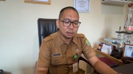 Lurah Sungai Lumpur RajA Rony Wahyudin saat dikonfirmas (Foto : Zonamu/Wandi)