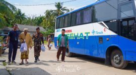 PT Timah bersama PW GP Ansor Babel memberikan pelayanan kesehatan gratis dan pembagian sembako di wilayah pesisir Kabupaten Bangka | Foto: Zonamu/Humas PT Timah