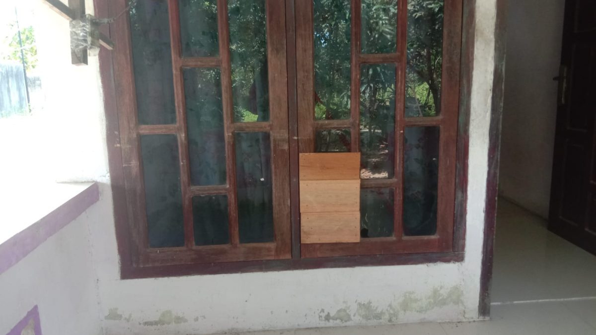 Salah satu rumah warga di Kelurahan Sungai Lumpur di gondol maling (Foto : Zonamu/Tari)