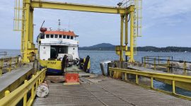 Kondisi ramp dor di pelabuhan roro jagoh singkep barat (Foto : Zonamu/Ismail)