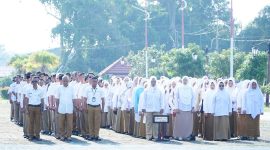 PTT dan THL Kabupaten Lingga saat mengikuti upacara 17 hari bulan (Foto : Zonamu/Diskominfo Lingga)