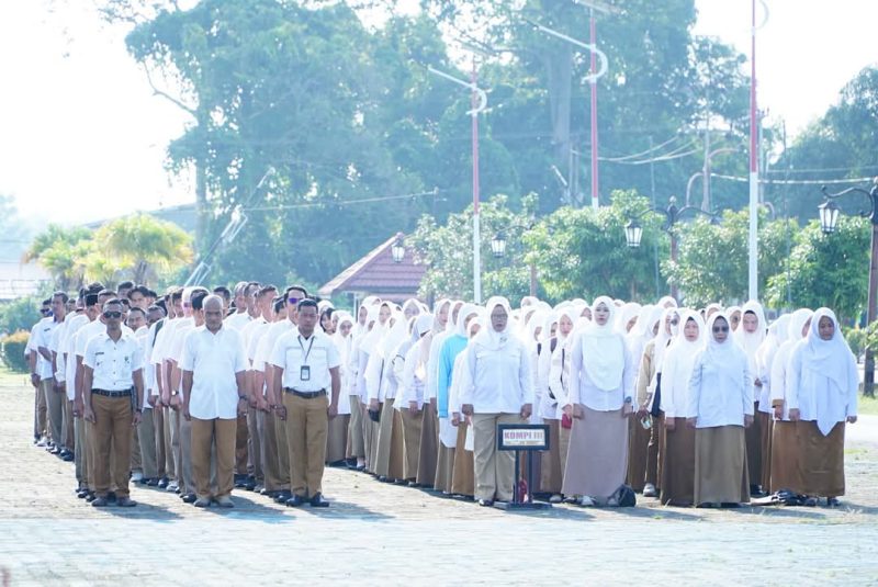 PTT dan THL Kabupaten Lingga saat mengikuti upacara 17 hari bulan (Foto : Zonamu/Diskominfo Lingga)