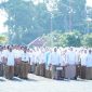 PTT dan THL Kabupaten Lingga saat mengikuti upacara 17 hari bulan (Foto : Zonamu/Diskominfo Lingga)