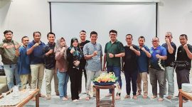 Perkuat hubungan, PT Timah berikan tumpeng kepada insan pers dalam peringan HPN 2025 | Foto: Zonamu/Humas PT Timah