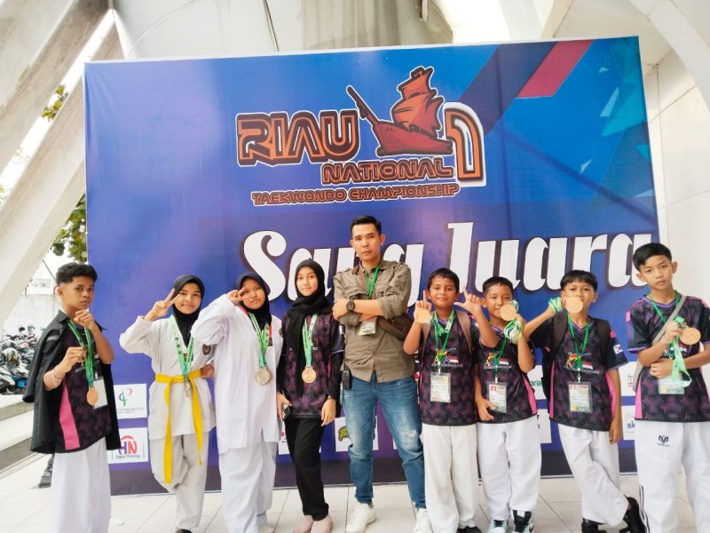 Atlet Taekwondo Lingga Raih Prestasi di Kejuaraan Nasional Riau Championship 2025 | Foto : Zonamu/Ari