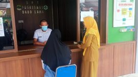 Potrer Pelayanan Kesehatan di Puskesmas Dabo Lama (Foto : Zonamu/Ari)
