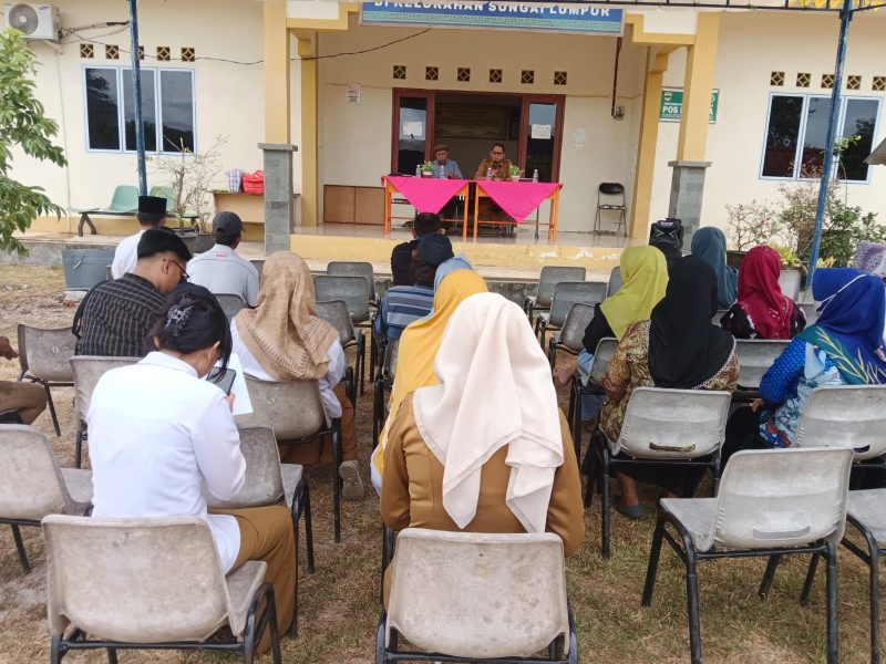 Anggota DPRD Lingga saat reses di Kelurahan Sungai Lumpur | Foto : Zonamu/Acil