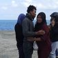 Potret tangis sang istri usai suami ditemukan dalam keadaan selamat | Foto : Zonamu/Wandi)