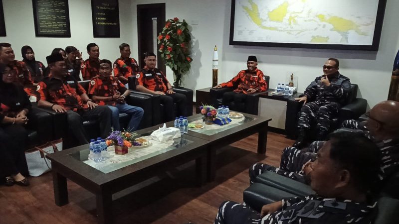 MPC PP Lingga saat silahturahmi ke Lanal Dabo Singkep | Foto : Zonamu/Wandi