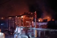 Sebuah Rumah Lansia Di Bukit Abun Terbakar, Kerugian Ditafsir Capai Rp150 Juta (Foto : Zonamu/Harie)