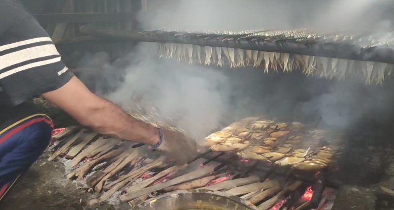 Tamban Salai Tradisi yang Menghidupi di Desa Lanjut (Foto : Zonamu/Yuda)