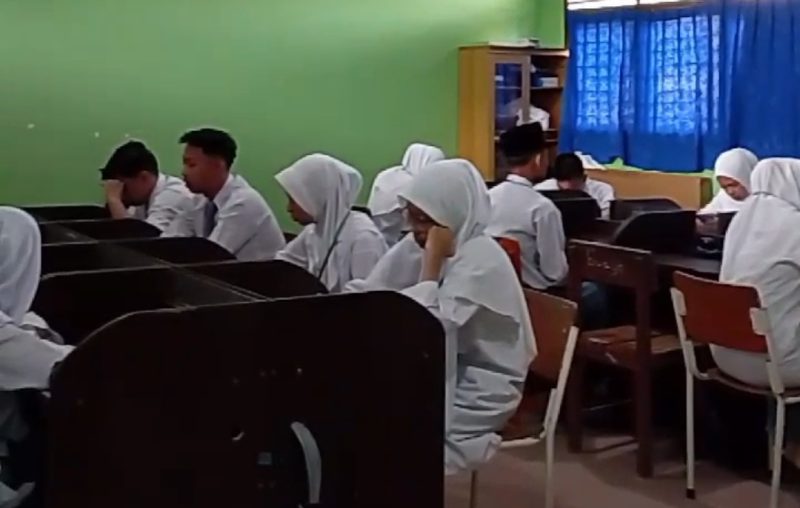 MA Al-Barakah Singkep Gelar Ujian Madrasah Berbasis Komputer | Foto : Zonamu/Vatawari