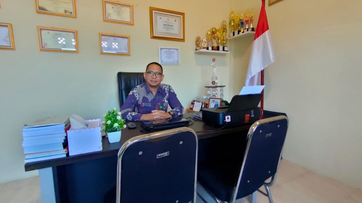 Lurah Sungai Lumpur Raja Roni Wahyudi (Foto : Zonamu/Roni)