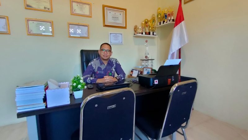 Lurah Sungai Lumpur Raja Roni Wahyudi (Foto : Zonamu/Roni)