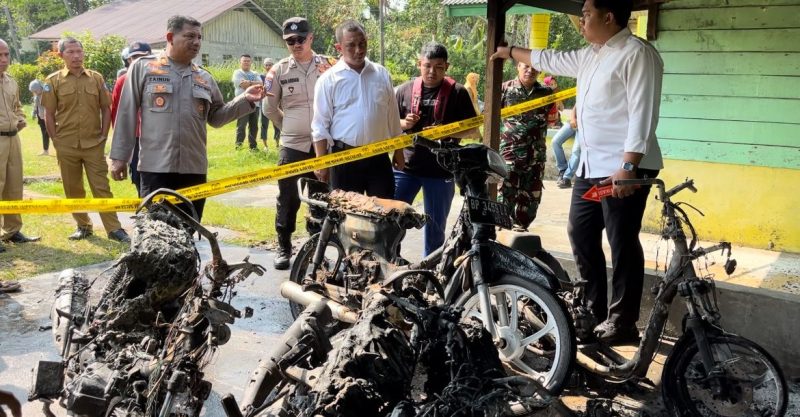 Polisi Lakukan Lidik Terhadap Empat Motor Terbakar di Teras Rumah (Foto : Zonamu/Wandi)