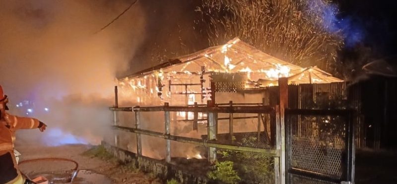 Rumah Lansia di Dabo Lama Hangus Terbakar (Foto : Zonamu/Harie)