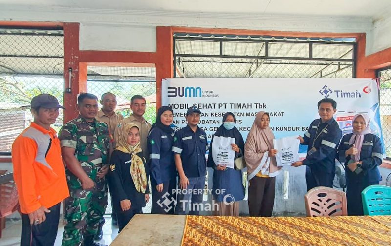 Masyarakat Desa Gemuruh, Kundur Barat antusias melakukan cek kesehatan di Mobil Sehat PT Timah | Foto: Zonamu/Humas PT Timah