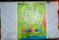 Banner yang dipasang BNI Cabang Tanjungbalai Karimun tanpa izin, di layar infokus milik Kedai Kopi Abu Dafi #11 Perumahan Bella Vista | Foto: MSA