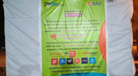 Banner yang dipasang BNI Cabang Tanjungbalai Karimun tanpa izin, di layar infokus milik Kedai Kopi Abu Dafi #11 Perumahan Bella Vista | Foto: MSA