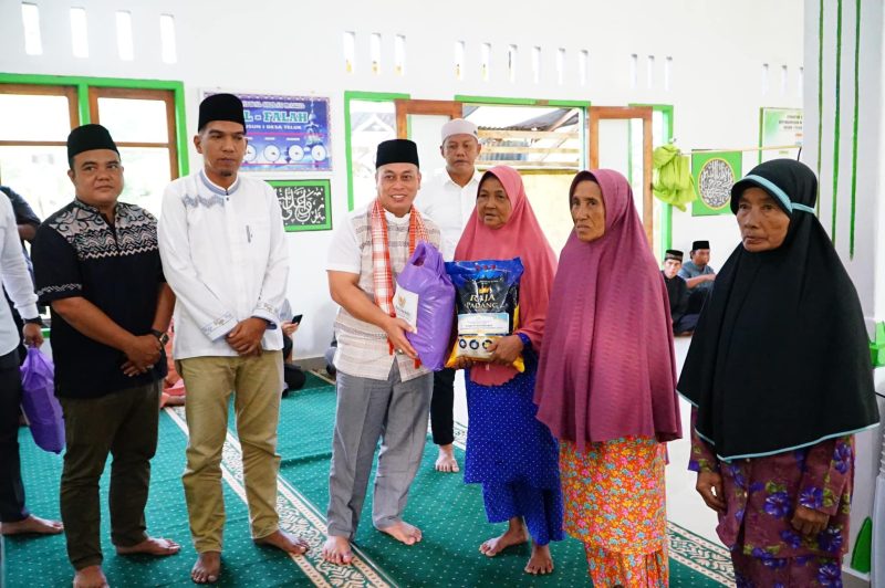 Bupati dan Wakil Bupati Lingga safari ramadahn di Desa teluk | foto : Zonamu/Diskominfo Lingga