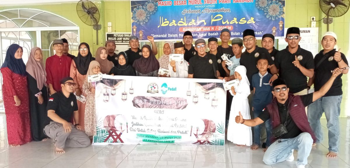 BAT Selat Mendaun foto bersama, usai menyalurkan santunan kepada kaum dhuafa dan anak yatim piatu | Foto: Nichita