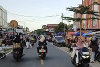 Potrer warga dabo singkep ramai berburu takjil | Foto : Zonamu/Wandi
