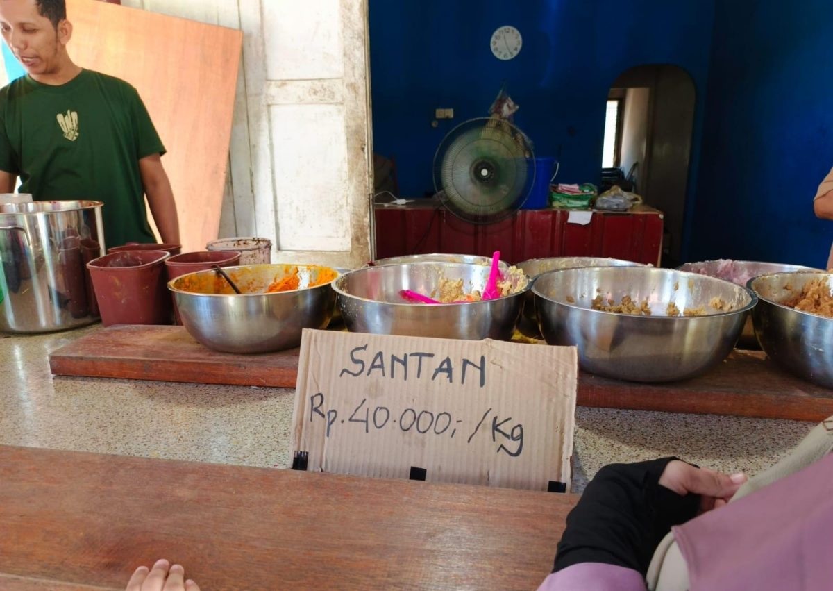 Harga Santan Melonjak Naik, Tembus Rp40 Ribu | foto : zonamu/Aji