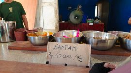Harga Santan Melonjak Naik, Tembus Rp40 Ribu | foto : zonamu/Aji