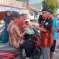 PAC Pemuda Pancasila Kecamatan Selayar Bagikan 300 Paket Takjil untuk Masyarakat | foto : zonamu/Arman