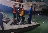 Mobil Terjun ke Laut di Pelantar II Tanjungpinang, Satu Orang Meninggal Dunia | foto : zonamu/Aji
