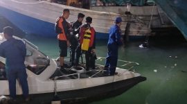 Mobil Terjun ke Laut di Pelantar II Tanjungpinang, Satu Orang Meninggal Dunia | foto : zonamu/Aji
