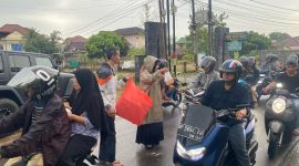 Jurnalis Sport Tanjungpinang Bagikan Paket Takjil Gratis | foto : zonamu/Aji