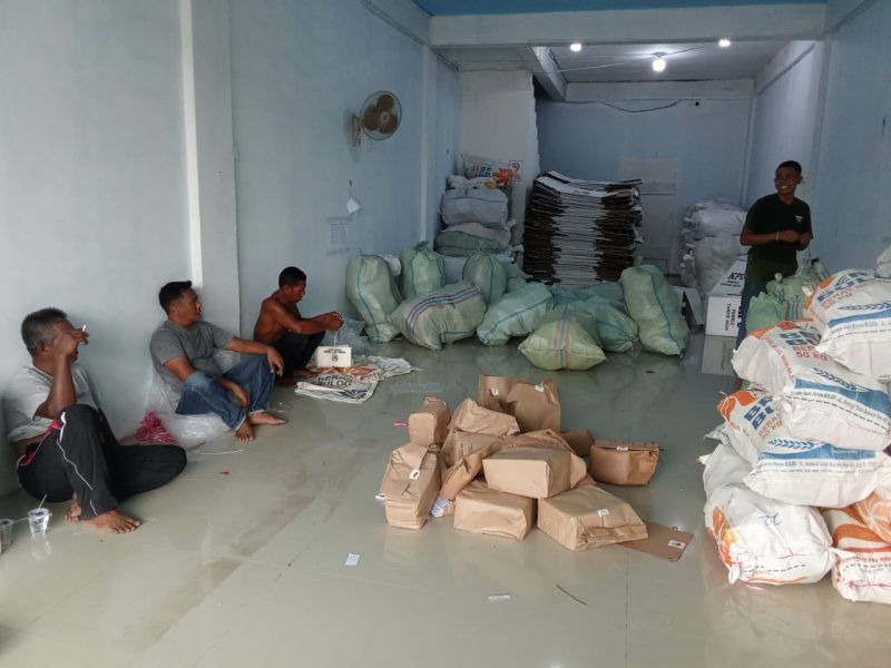 Gudang Penyimpanan Perlengkapan KPU Lingga | foto : Zonamu/Ardhi
