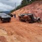 Kondisi mobil pickup terbalik di jalan pelabuhan roro penarik daik Lingga | foto : Zonamu/Yuda