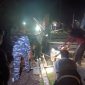 Jalan Putus Desa Kelumu Diperbaiki, Masyarakat dan Aparat Bahu-Membahu Bangun Jembatan Baru | foto : Zonamu/Okatnius