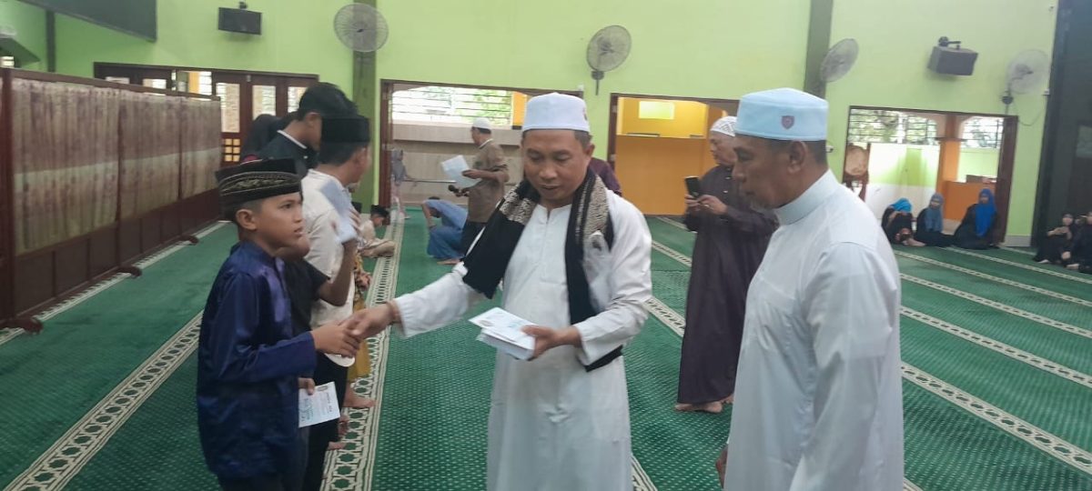 Pengurus Masjid Al-Aula Gelar Khatmul Quran dan Santuni 16 Anak Yatim | Foto : Zonamu/Toni