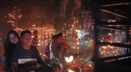 Antusias Warga Dabo Singkep Sambut Malam Tujuh Likur, Gerbang Lampu Colok Hingga Makan Bersama | Foto : Zonamu/Wandi