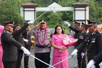 Pedang Pora Warnai Pisah Sambut Kapolres Lingga yang Baru | foto : Zonamu/Indra