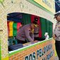 Kapolres Lingga AKBP Pahala Martua Nababan saat melakukan pengecekan pos pelayanan | Foto : Zonamu/Suji