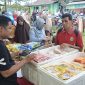 Potret warga beburu ke pasar murah | foto : zonamu/Wandy