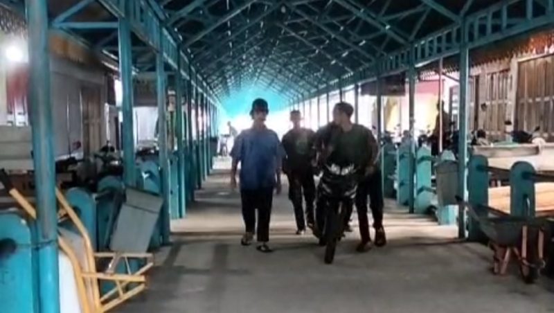 Dishub Lingga Tertibkan Parkir Sembarangan, di Pelabuhan Jagoh | foto : zonamu/ist