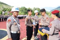 Kapolres Lingga saat melakukan proses PTDH | foto : zonamu/Humas Polres Lingga