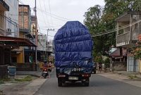 Potret salah satu pick up yang membawa muatan melebihi kapasitas | foto : zonamu/Wandi