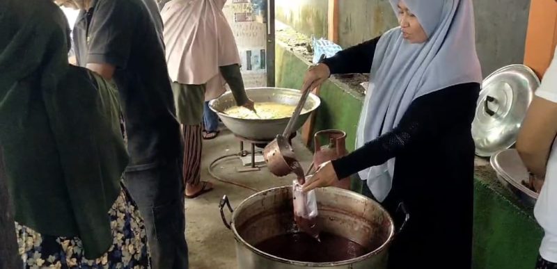 Bubur berkah ramadhan yang dibagikan kepada masyarakat | foto : Zonamu/Paino