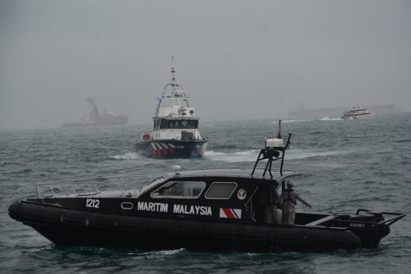 Proses Penjemputan 2 Nelayan Indonesia di Perbatasan Malaysia-Indonesia | foto : Zonamu/Humas Bakamla RI
