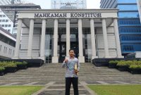 Ketua JPKP Kota Tanjungpinang Budi Prasetyo saat berada di MK | Foto : Zonamu/Budi
