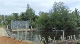 Proyek Jembatan Marok Kecil Mangkrak | Foto : Zonamu/Wandi
