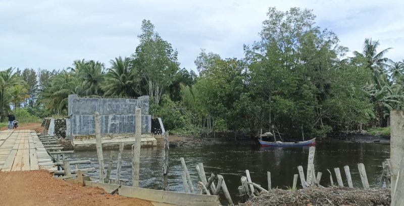 Proyek Jembatan Marok Kecil Mangkrak | Foto : Zonamu/Wandi