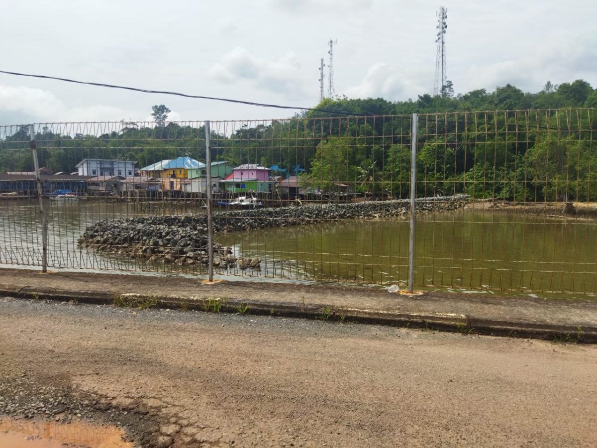 Mangkrak di Tengah Jalan, Proyek Misterius di Roro Jagoh Jadi Sorotan Warga | Foto : Zonamu/Wandi